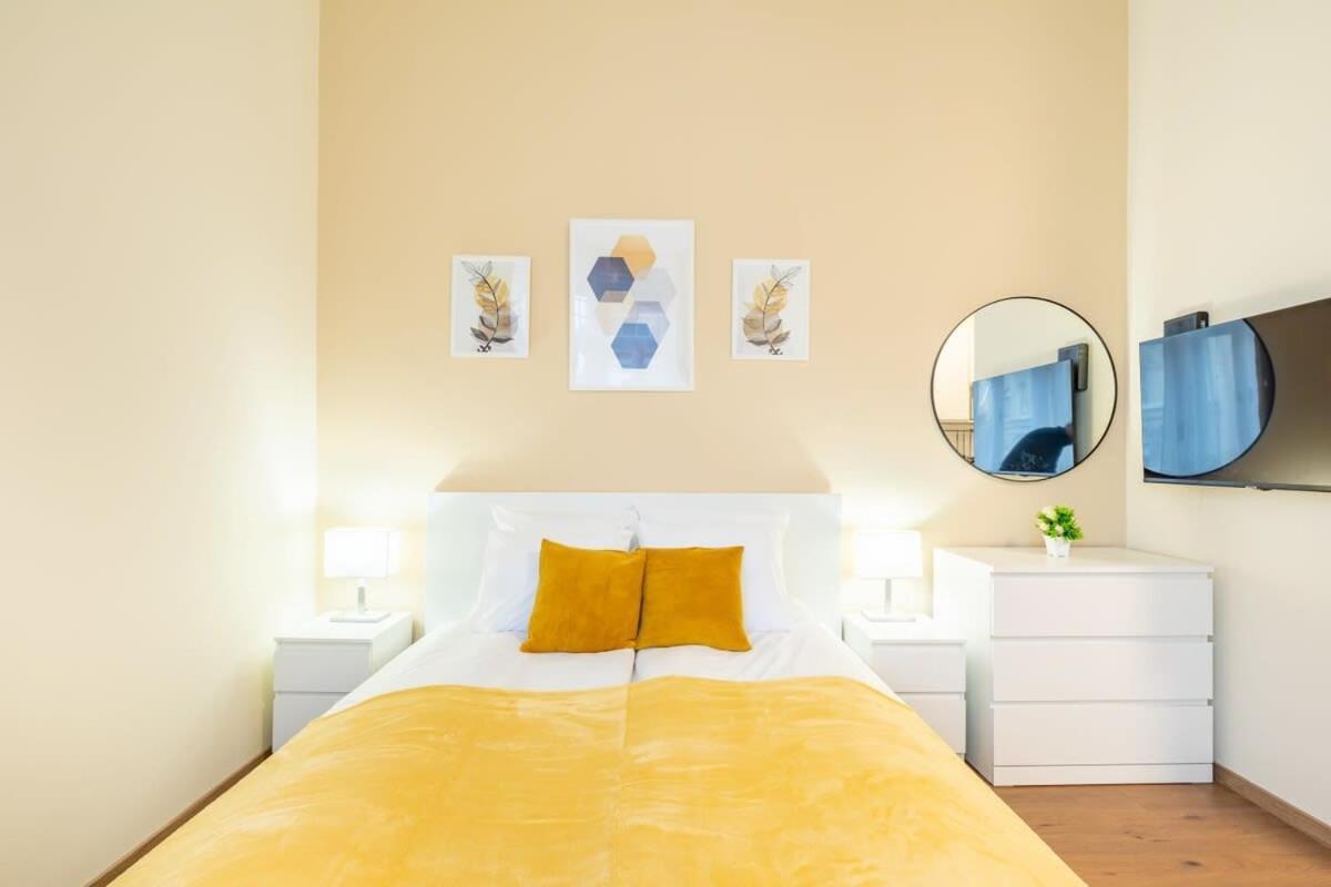 Super Central New Studio Budapest Luaran gambar