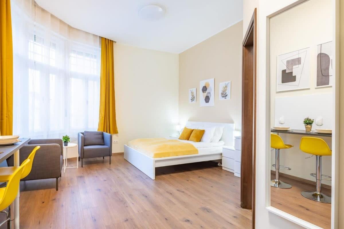 Super Central New Studio Budapest Luaran gambar