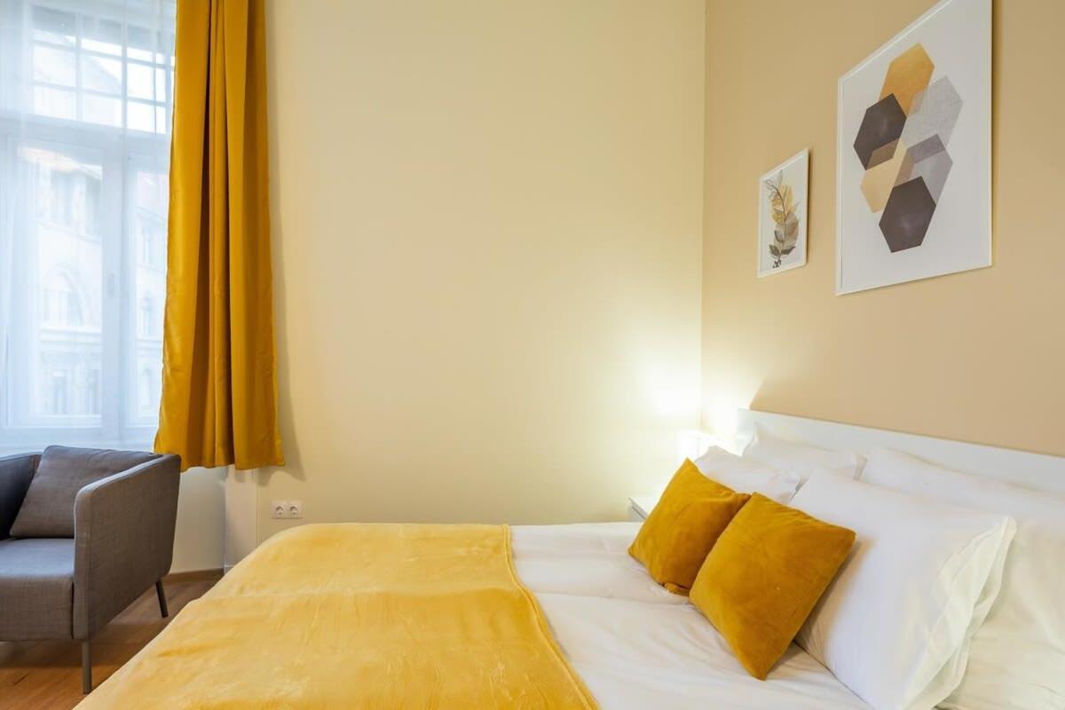 Super Central New Studio Budapest Luaran gambar