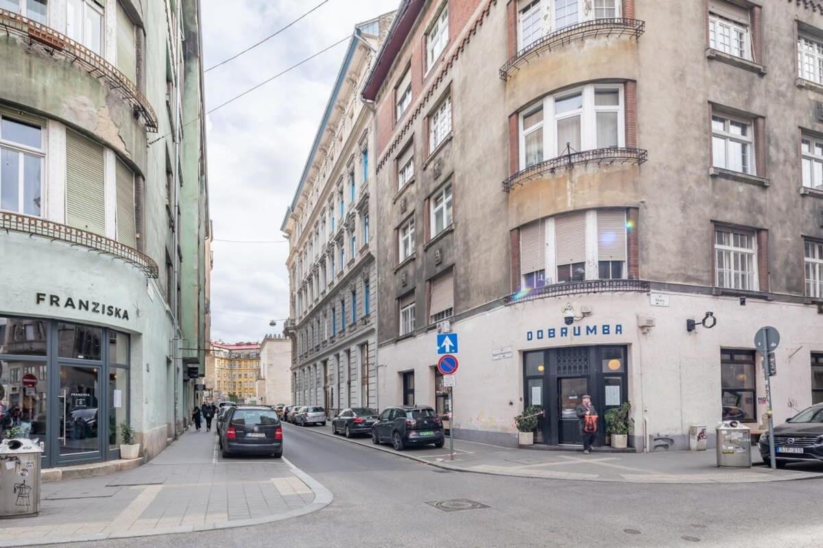 Super Central New Studio Budapest Luaran gambar
