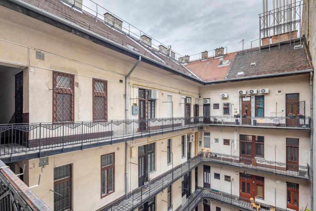 Super Central New Studio Budapest Luaran gambar